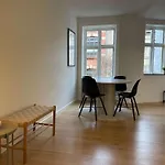 Brand New Apt By The Lakes