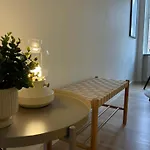 Brand New Apt By The Lakes