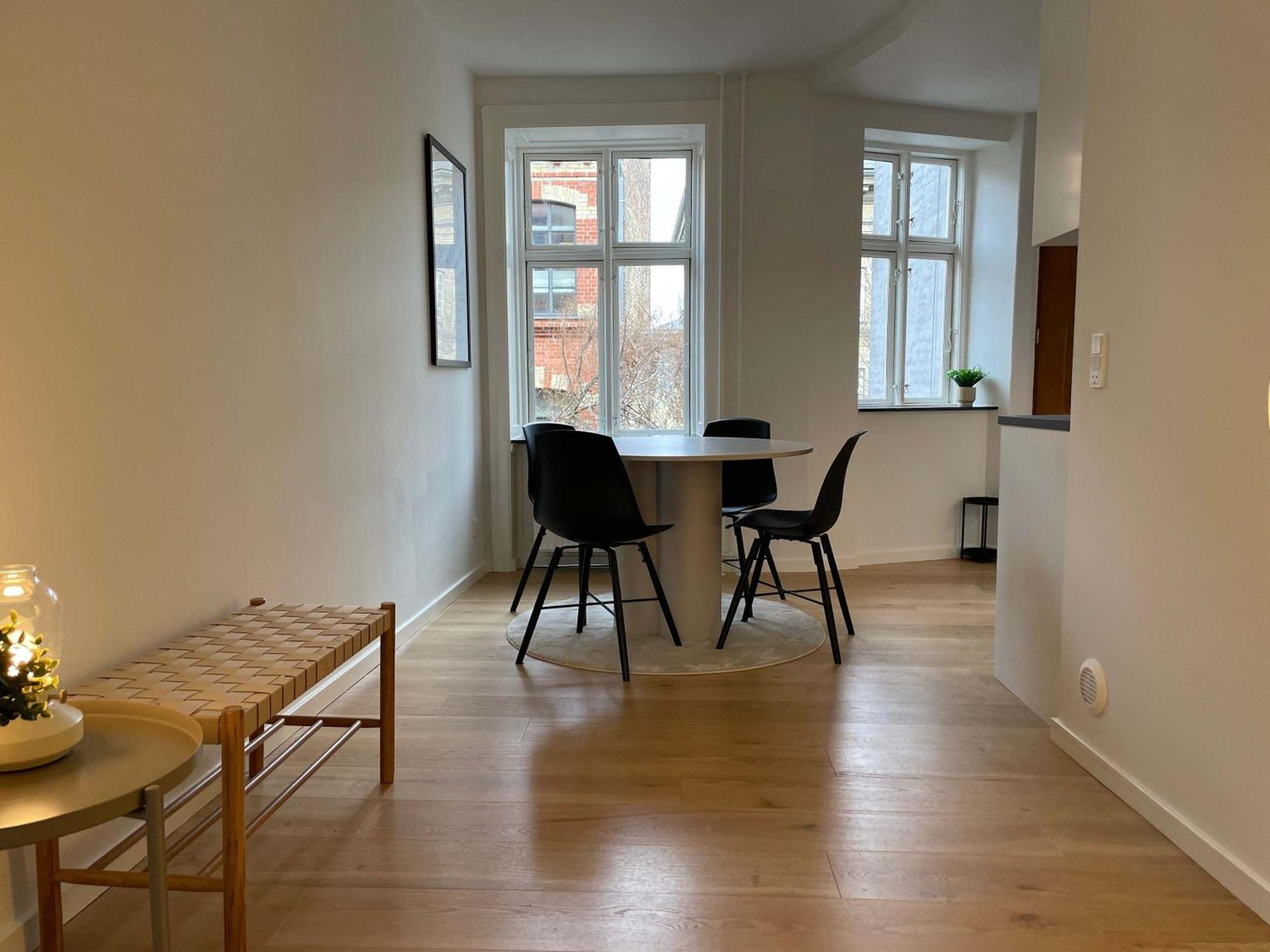 Brand New By The Lakes Apartment *