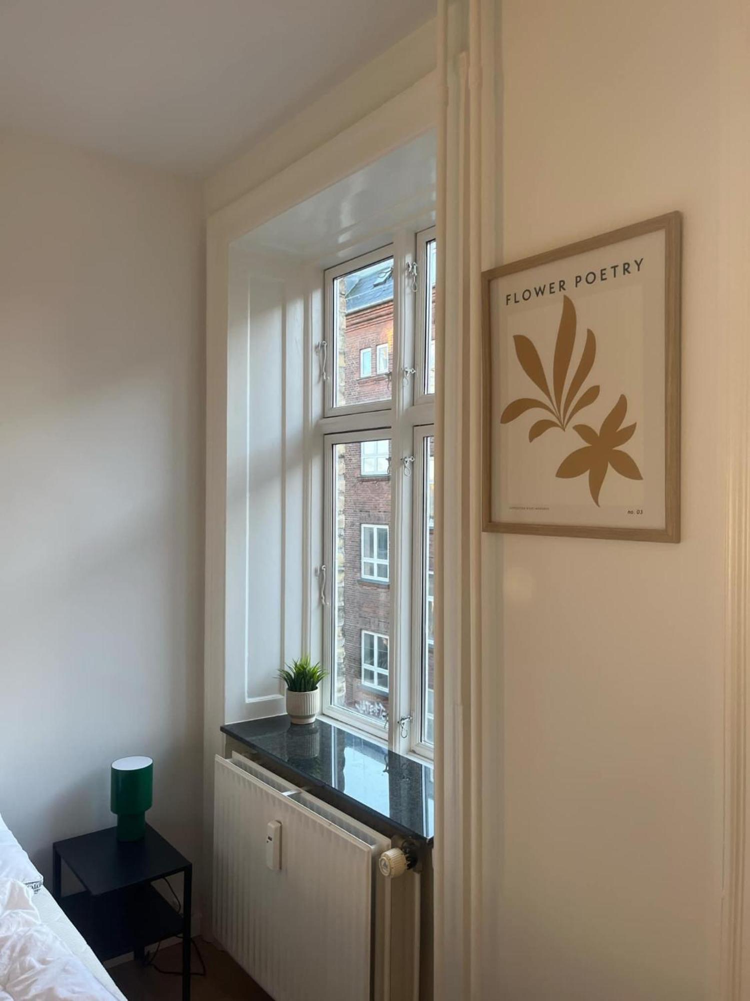 Brand New By The Lakes Apartment *