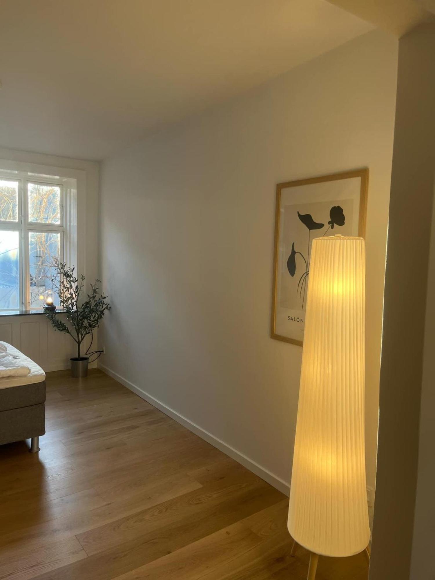 Apartment Brand New By The Lakes *